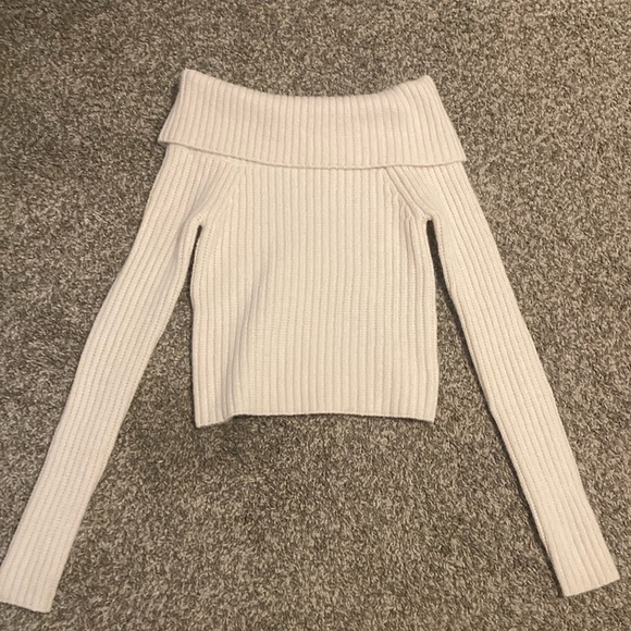 Cute white knit sweater
size: XS can fit small
brand: Pacsun/ L.A. Hearts - Picture 1 of 2